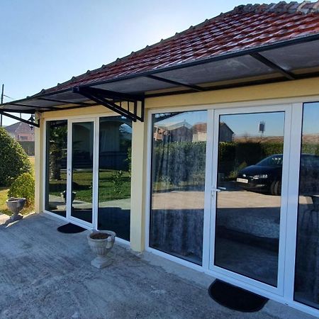 Cozzy Apartment Near The Aiport Podgorica Mitrovici  Exterior foto